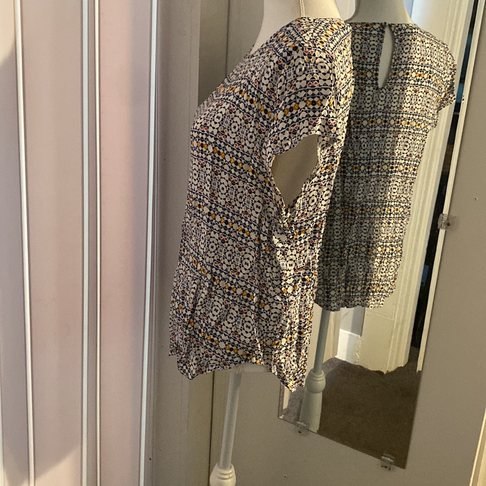 Patterned Blouse - Picture 2 of 4